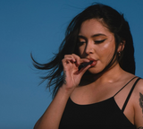 Lady vaping - Vape2Stop
